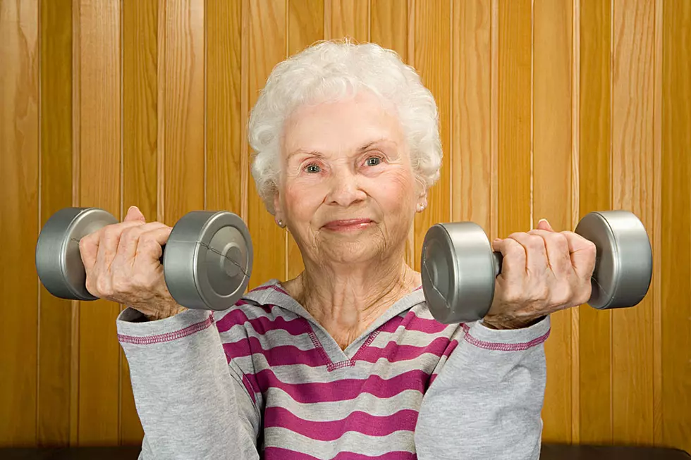 78-Year-Old Woman Deadlifts 225 Pounds and You’re a Weakling